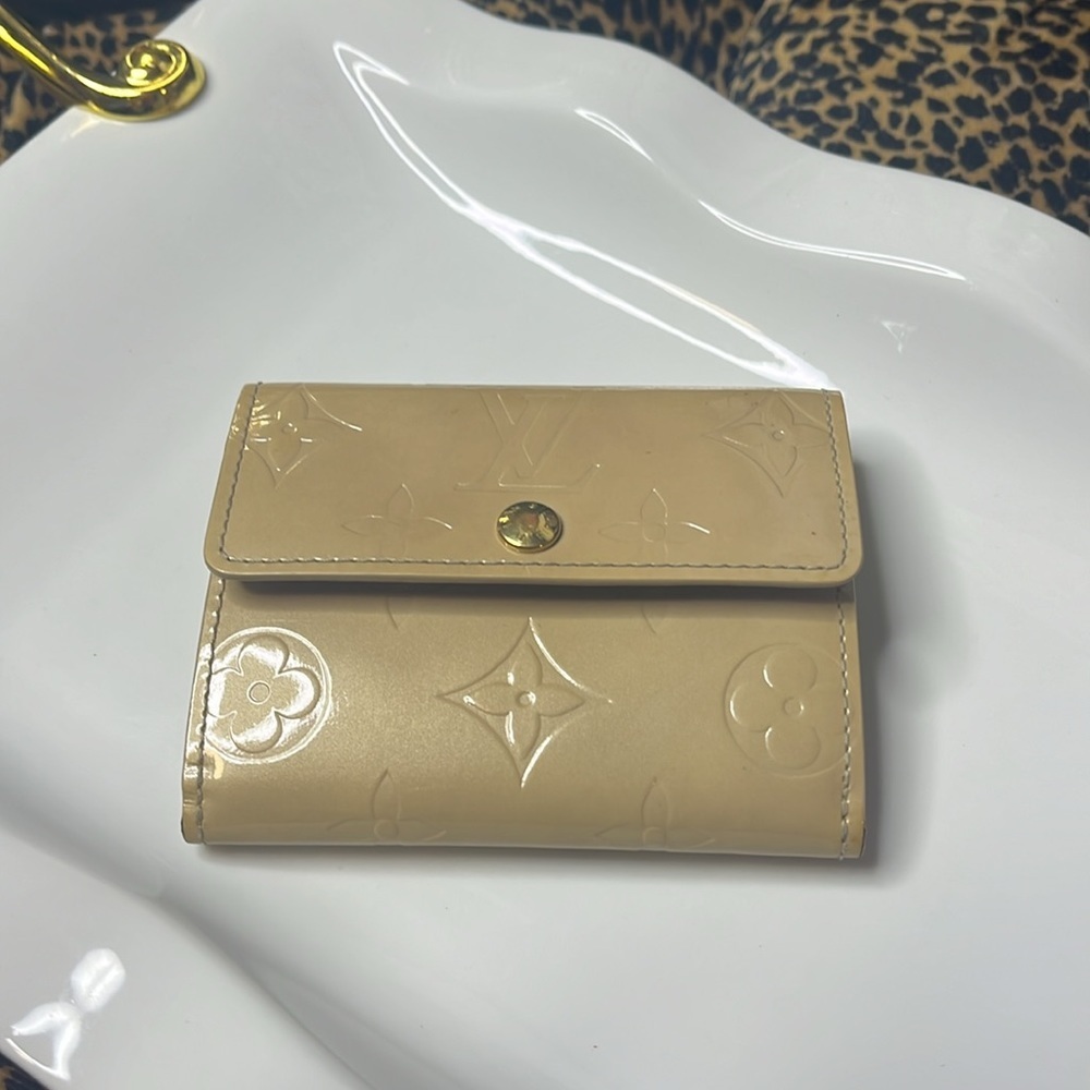 LOUIS VUITTON MONOGRAM VERNIS BILLFOLD WALLET - Picture 2 of 13